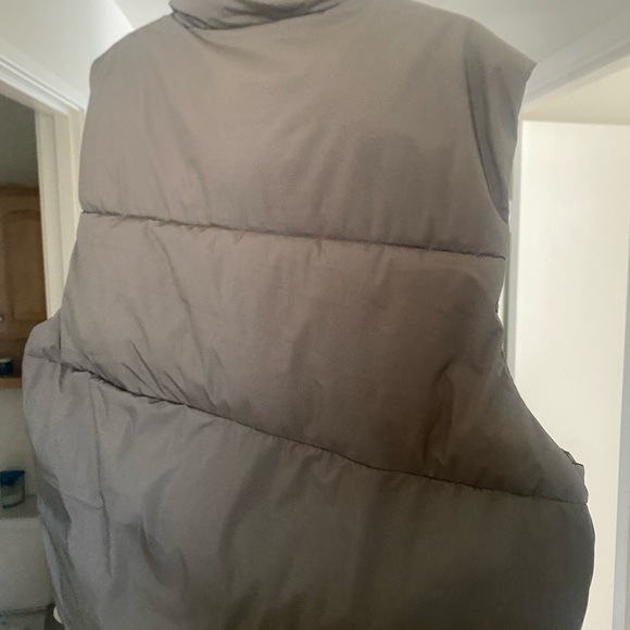 Abercrombie & Fitch Men's Puffer Vest - Gray - Picture 1 of 4